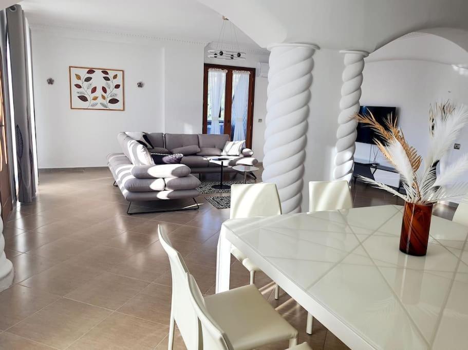 Magnolia Luxury Penthouse Lägenhet Berat Exteriör bild