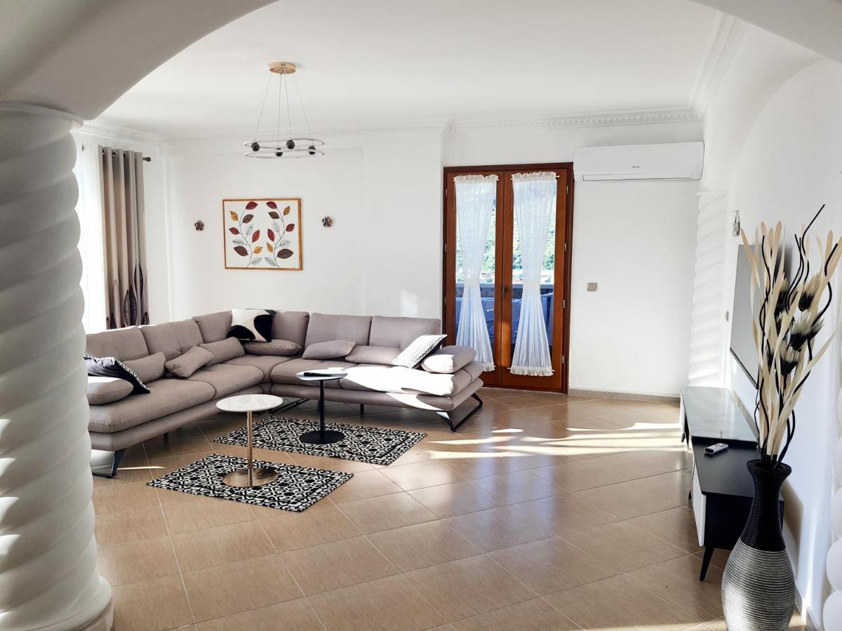 Magnolia Luxury Penthouse Lägenhet Berat Exteriör bild