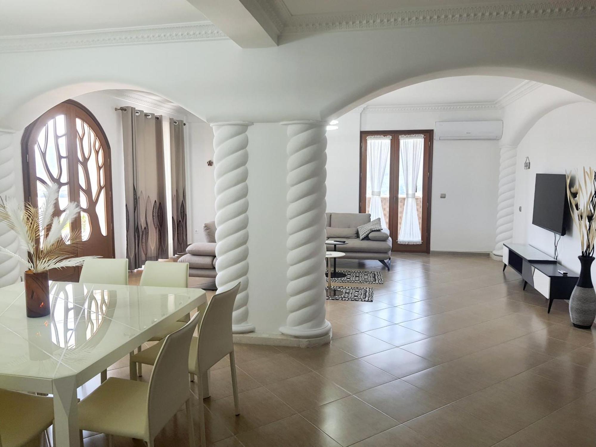 Magnolia Luxury Penthouse Lägenhet Berat Exteriör bild